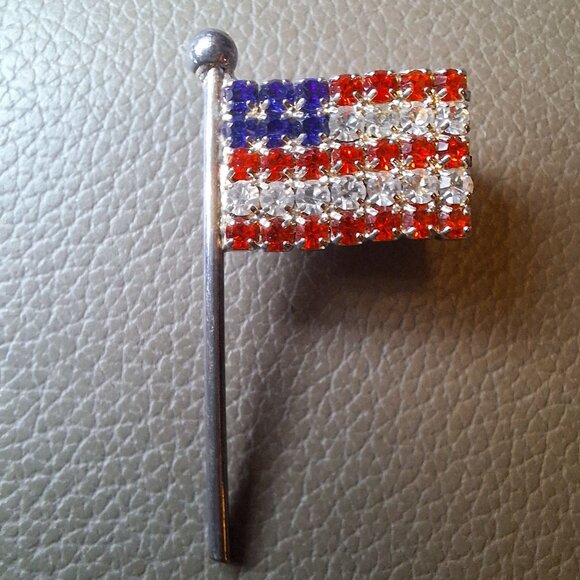 Pair Of Rhinestone‎ American Flag Brooch Pins With Gold & Silver Tones - Picture 2 of 8